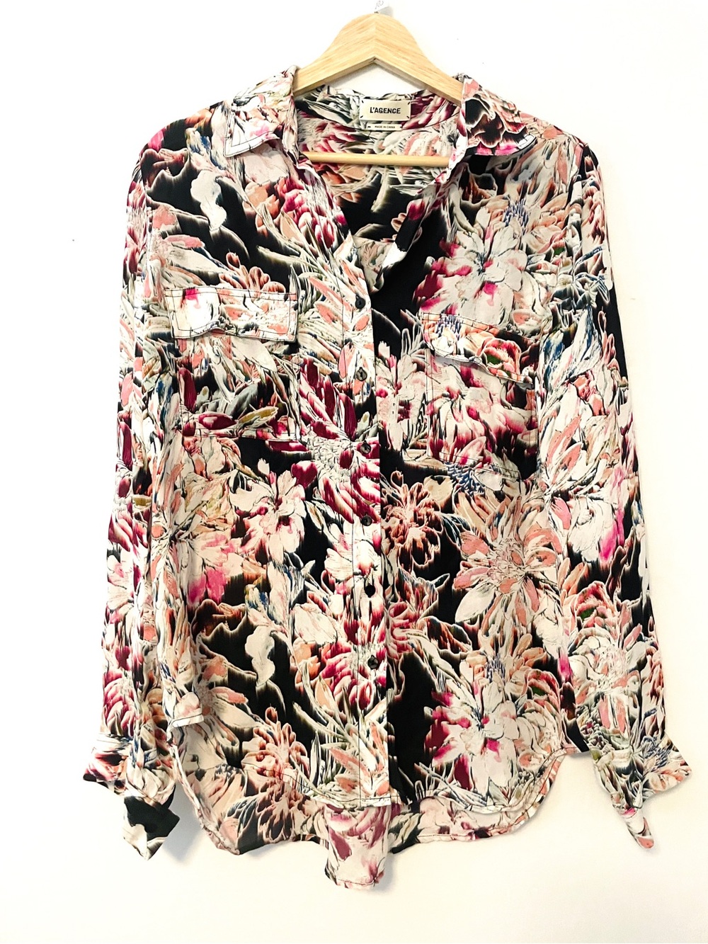 L'AGENCE Floral silk Button-Up Blouse in Black & Pink